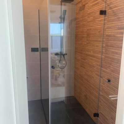 Szklana kabina prysznicowa narożna